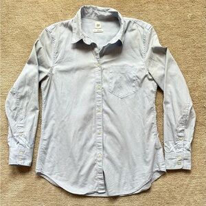 GAP Women’s Fitted Boyfriend Shirt